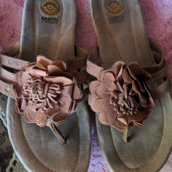 Sandals - Picture 3 of 3